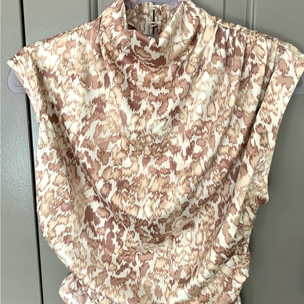 Anthropologie High Neck ruched blouse Tan white pattern.Dressy or casual. Size M - Picture 2 of 6